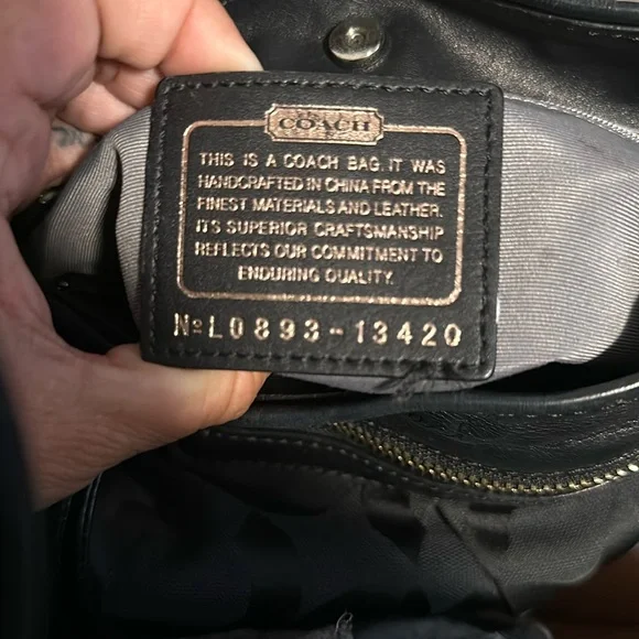 FIRM! EUC 2 Piece Coach Parker OP Art Shoulder Bag & Wristlet - Picture 5 of 10